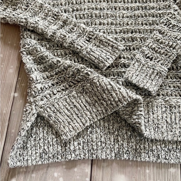 Loft Sweater Open-Weave V-Neck Pullover - Picture 6 of 7